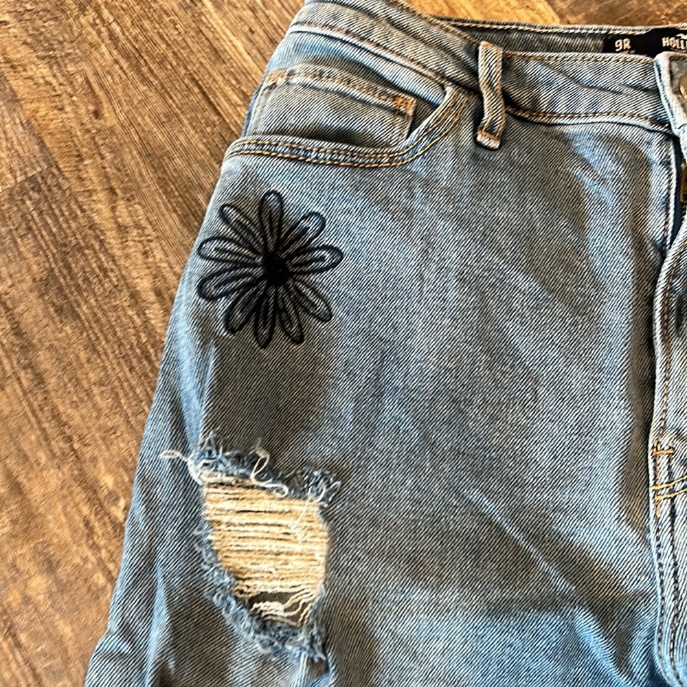 Hollister Ultra High Rise Dad Jean Size 9R - Picture 4 of 6